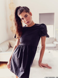 Shian Wilde In A Non Nude Teaser Set!